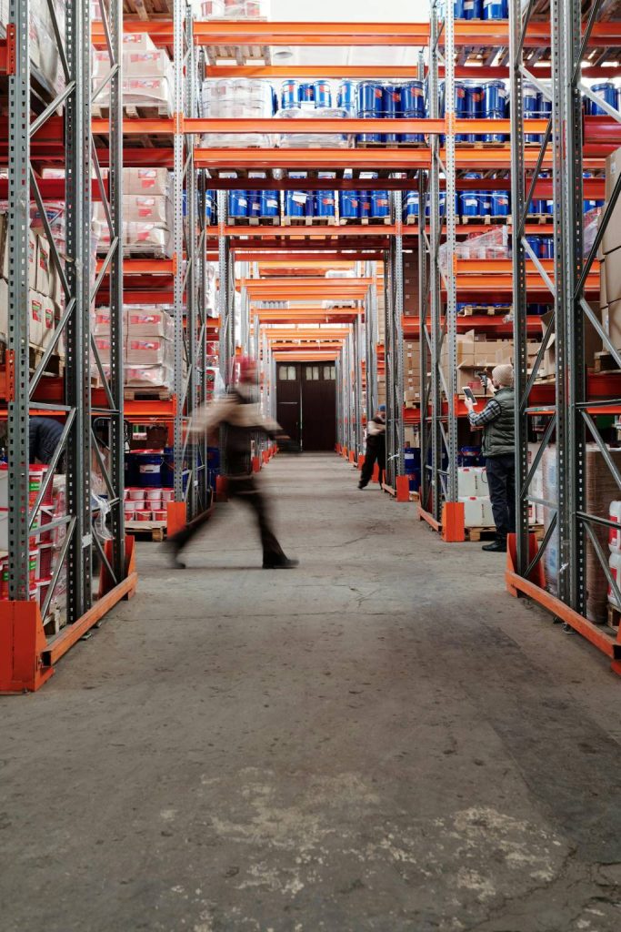 Comment le stockage vertical automatisé révolutionne l'industrie de la logistique